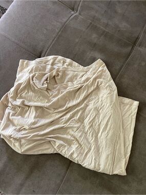 Mushie nursing cover in cream